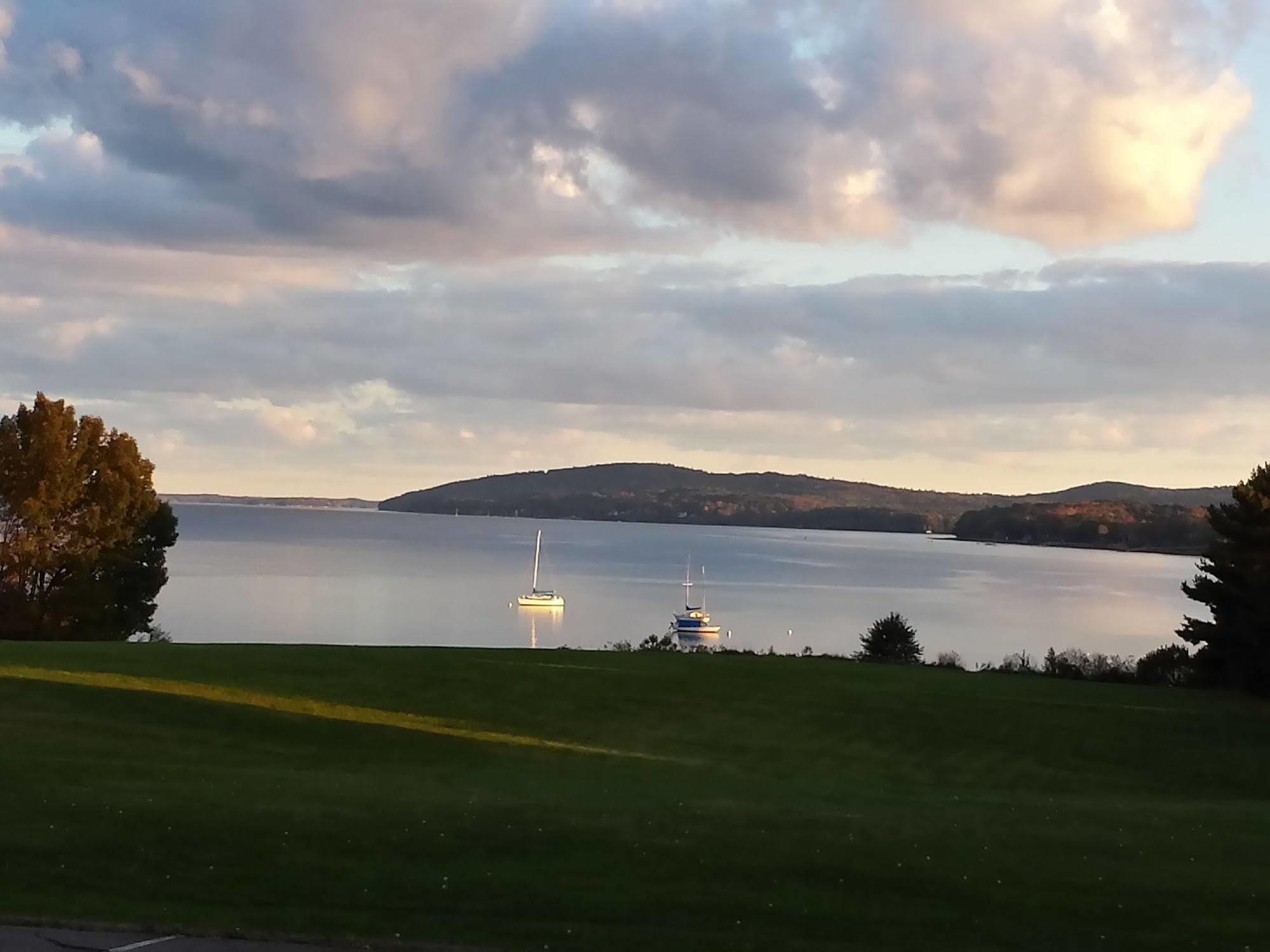 Belfast Harbor Inn エクステリア 写真